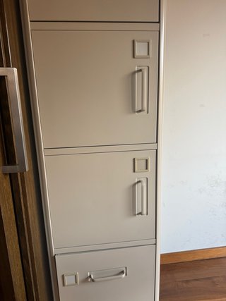 Armadio Alto in Metallo Beige