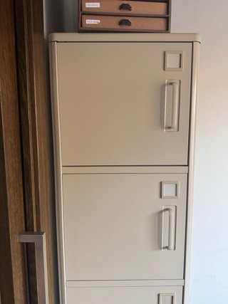 Armadio Alto in Metallo Beige
