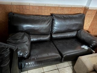 2 Sofás de 2 plazas marrones 25€ cada
