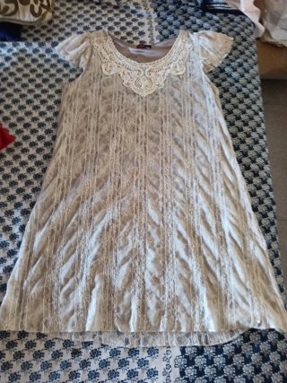 Vestido de encaje y lentejuelas
