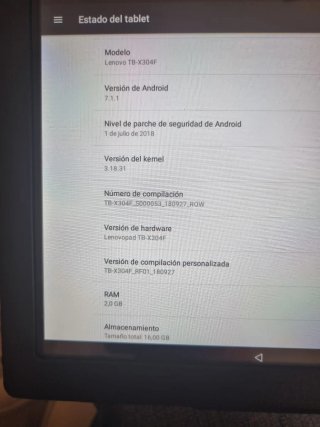 Tablet Lenovo con custodia protettiva