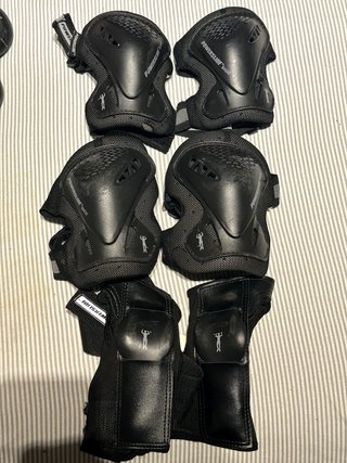 Patines Oxelo talla 45 con casco y protecciones