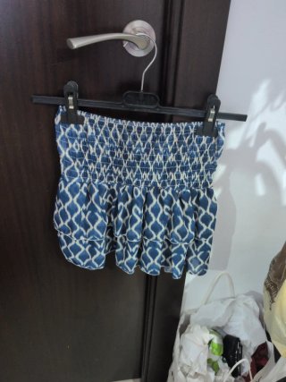 Falda corta con volantes