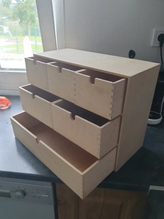 Mueble organizador de madera con cajones