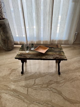 Mesa de centro antigua de madera y metal
