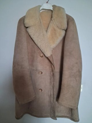 Cappotto in camoscio e pelle beige