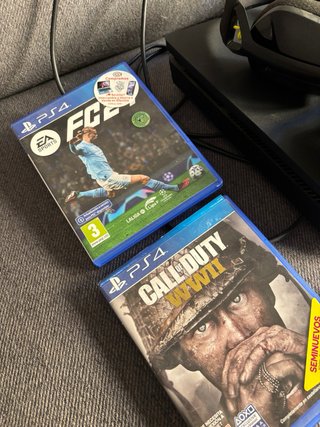 PlayStation 4 (PS4) con 6 juegos
