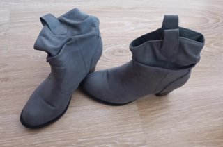 Botines grises mujer