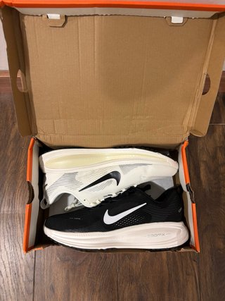 Nike Vomero 18 Blancas y Negras