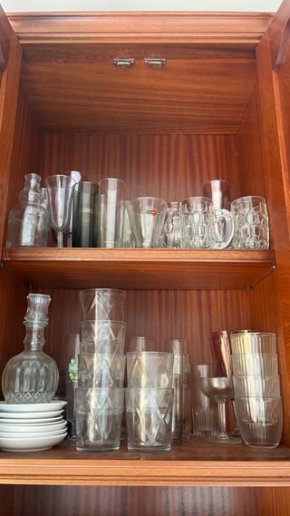 Vasos, copas, cubertería y utensilios(cristalería)