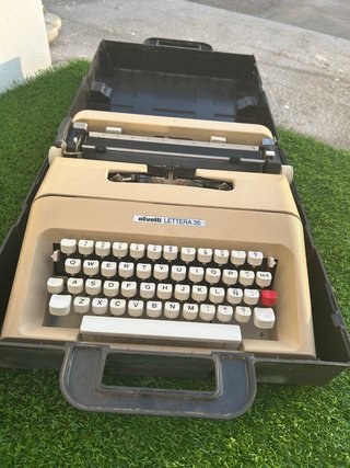 Máquina de escribir Olivetti Lettera 35