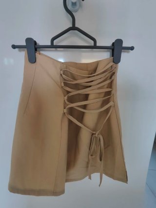 Falda Beige con Cordones Laterales