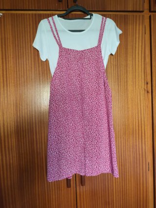 Mono corto floral rosa y blanco abarca talla L