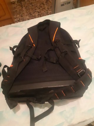 Mochila Beta Negra y Naranja