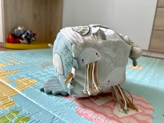 Cubo de actividades sensorial para bebé