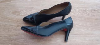 Zapatos de tacón negros
