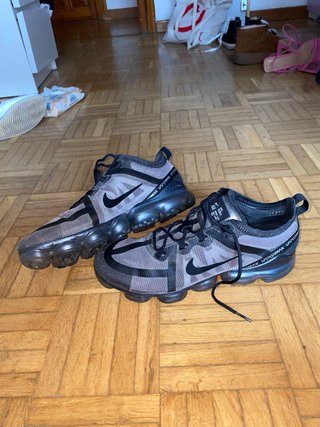 Nike Air Vapormax gris y negro