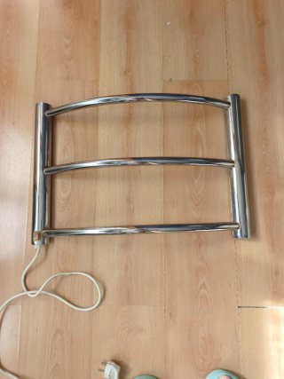 Toallero Eléctrico de Pared Plateado