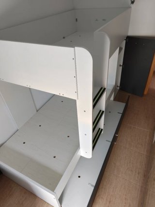 Litera blanca con escaleras y cajón