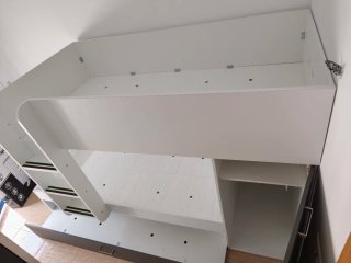Litera blanca con escaleras y cajón