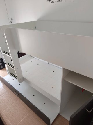 Litera blanca con escaleras y cajón