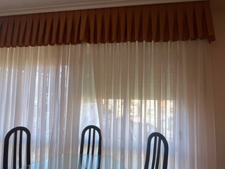 Cortinas de tela salmón y marrón
