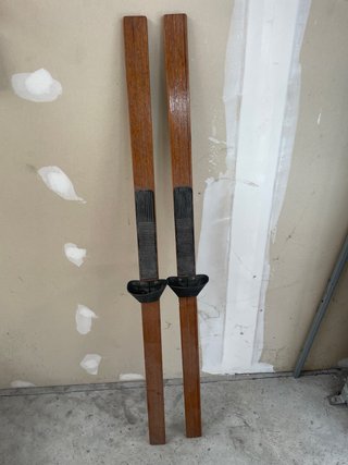 Esquís antiguos de madera