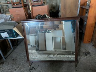 Espejo de madera clásico