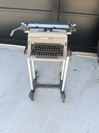 Máquina de escribir Linea 90 con soporte