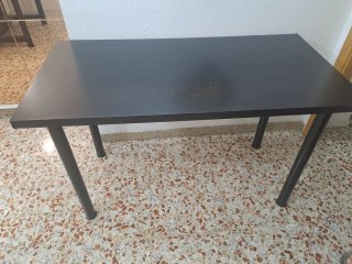 Mesa de escritorio negra