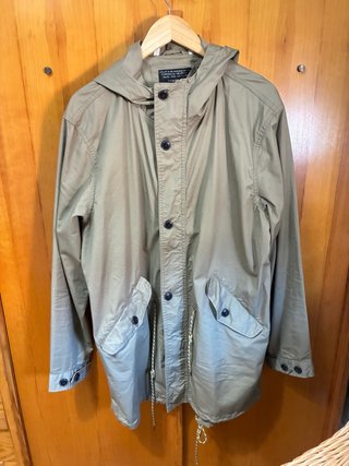 Parka verde militar con capucha