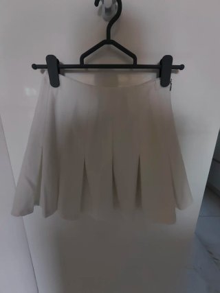 Falda plisada blanca Bershka