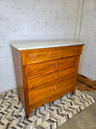 Cómoda estilo Catalana madera calida y marmol