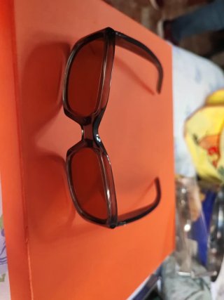 Gafas de sol gris translucidas