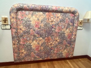 Cabecero tapizado floral multicolor