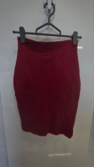 Falda Ajustada Roja Burdeos