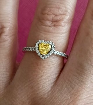 Anillo Pandora Corazón Amarillo