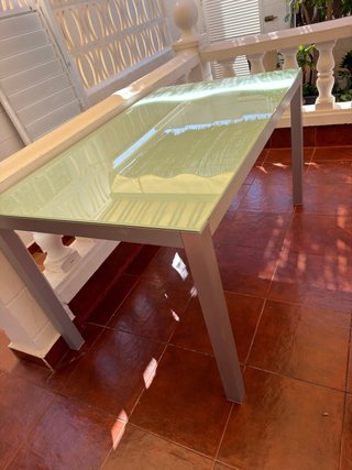 Mesa de comedor cristal y metal gris