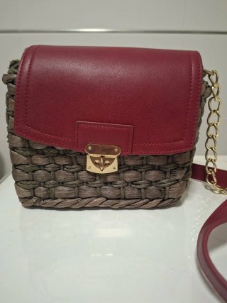 Bolso tipo cesto con solapa