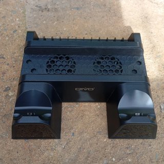 PS4 Slim da riparare + Supporto caricatore OIVO