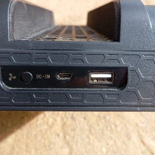 PS4 Slim da riparare + Supporto caricatore OIVO
