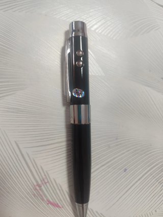 Bolígrafo 3 en 1: Láser, Linterna y USB 32GB