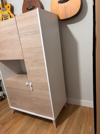 Aparador bianco e in legno
