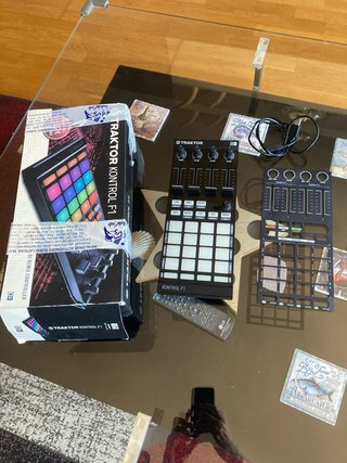 Controlador DJ Traktor Kontrol F1
