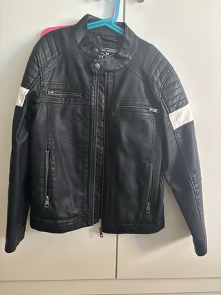 Chaqueta de poli piel negra