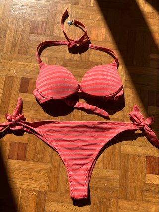Bikini de rayas rojo
