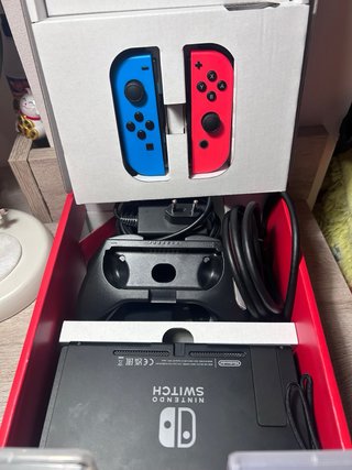 Nintendo Switch + Mario Kart 8 Deluxe + FIFA 24