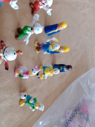 Conjunto de 17 muñecos.3€ todos