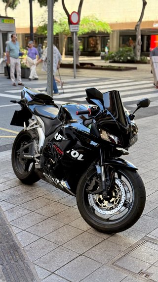 Honda CBR 600 RR Negra