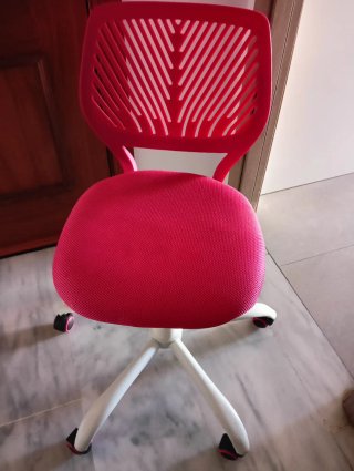 Silla de escritorio rosa y blanca